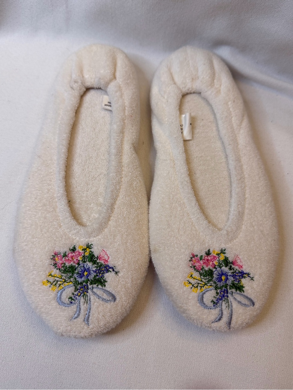 Vintage JCPenney Floral Embroidered Ballet Slippers, White Terry Cloth VGUC